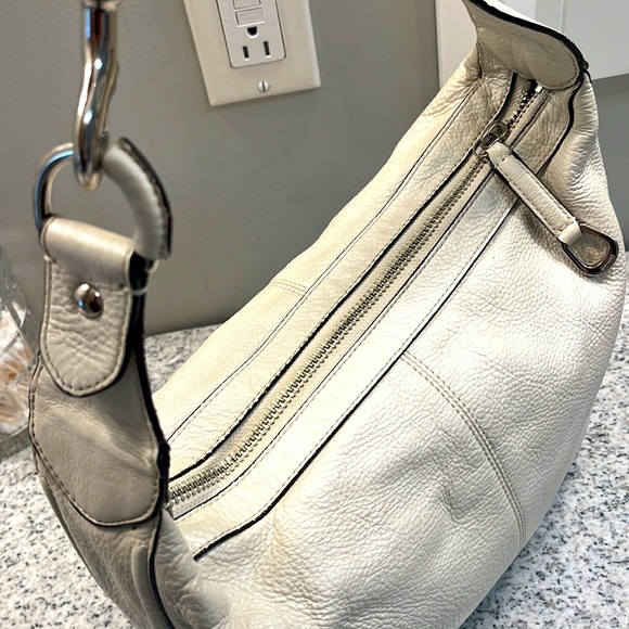 Coach Avery Shoulder Bag - Picture 5 of 10